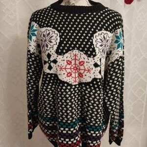 Vintage Women's Black/White Patterned Snowflake Christmas Sweater/ L